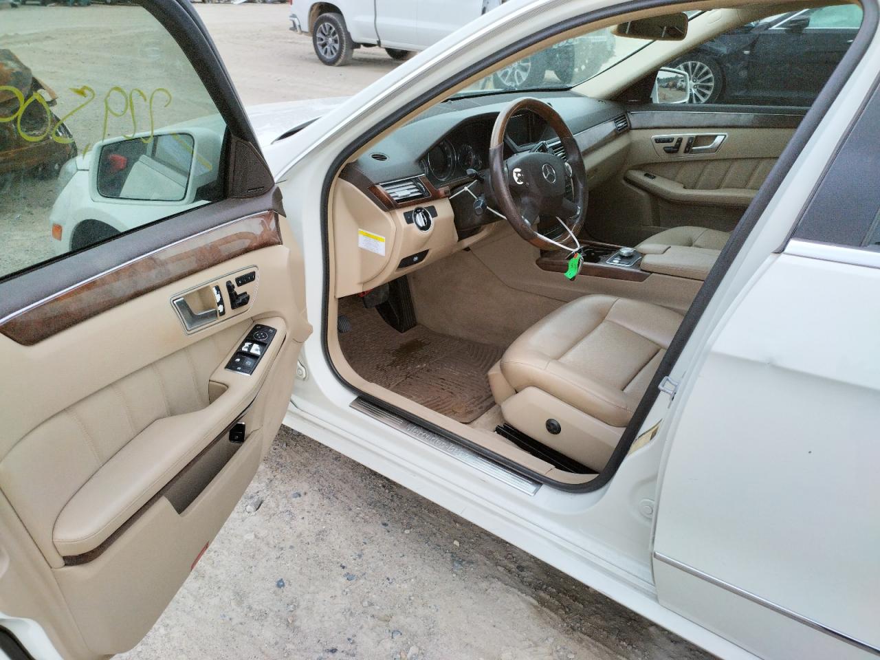 Photo 9 from auction – 2012 MERCEDES-BENZ E350 with VIN WDDHF5KB4CA595730