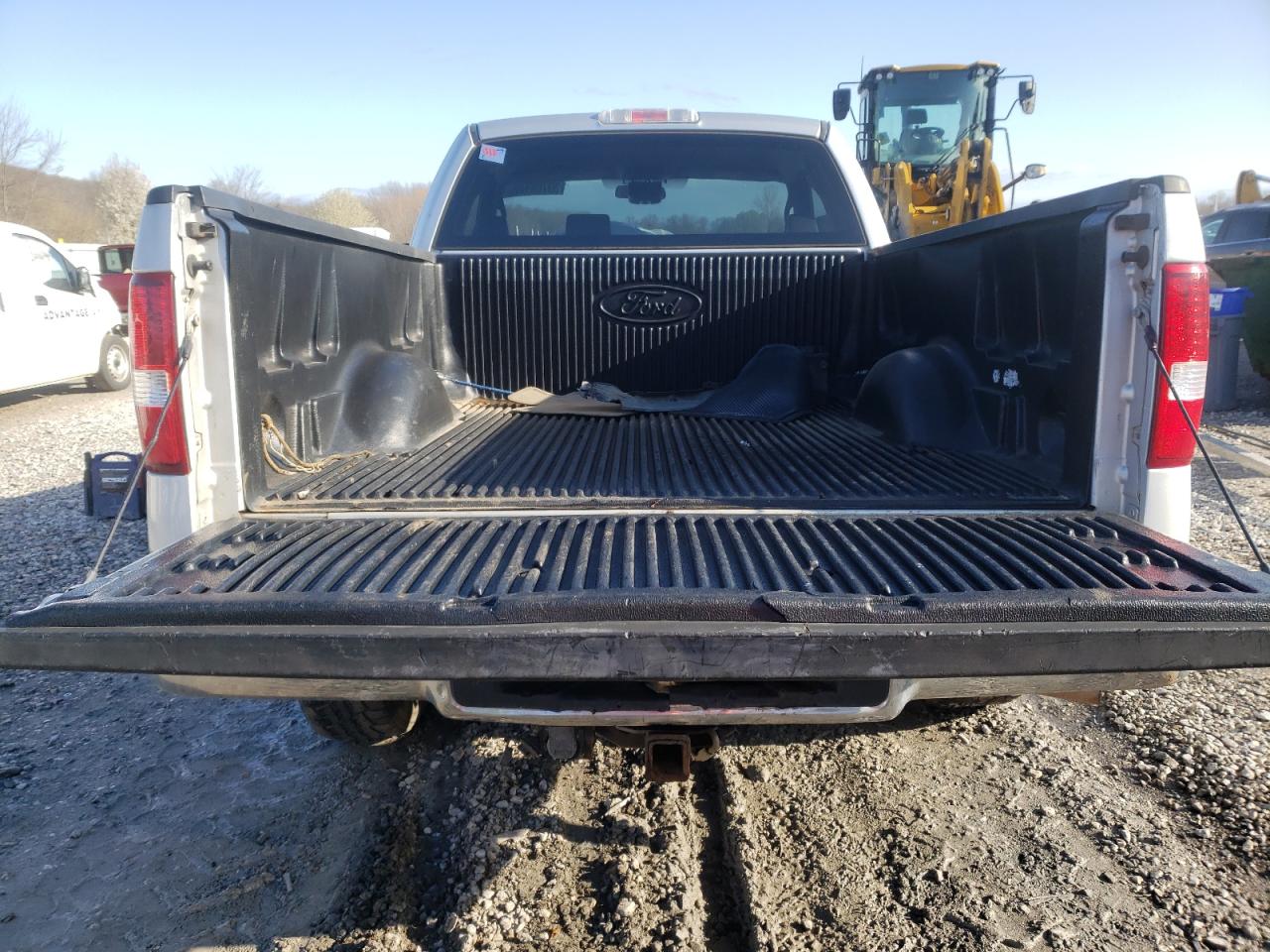 Photo 6 from auction – 2005 FORD F150 with VIN 1FTRF12W15NA88970