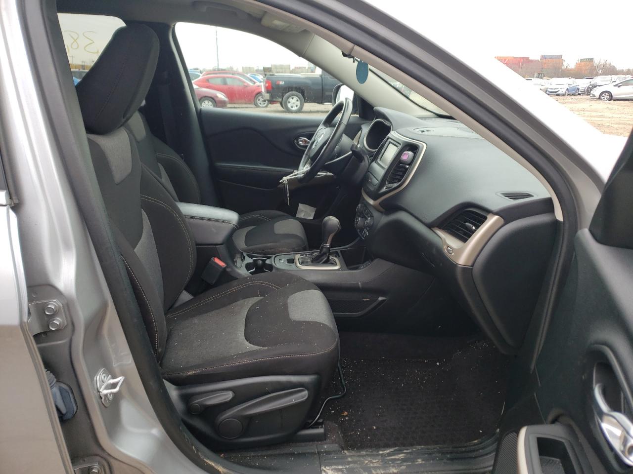 Photo 5 from auction – 2018 JEEP CHEROKEE L with VIN 1C4PJLCBXJD576795