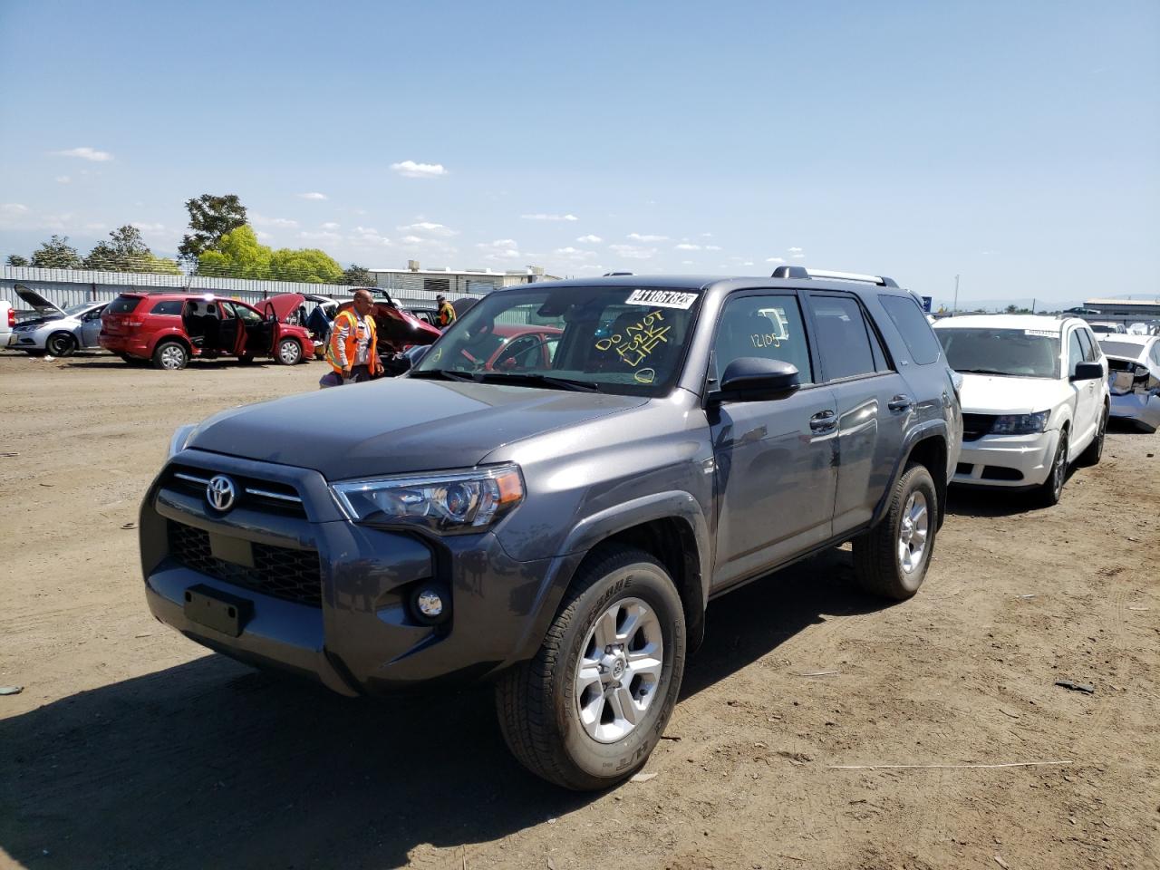 Photo 2 from auction – 2022 TOYOTA 4RUNNER SR with VIN JTEMU5JR2N5995502