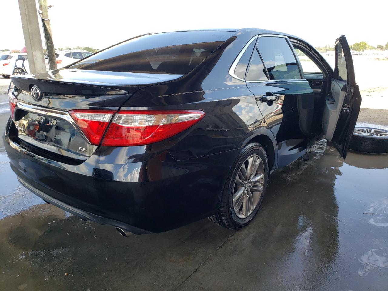 Photo 4 from auction – 2016 TOYOTA CAMRY LE with VIN 4T1BF1FK2GU162779