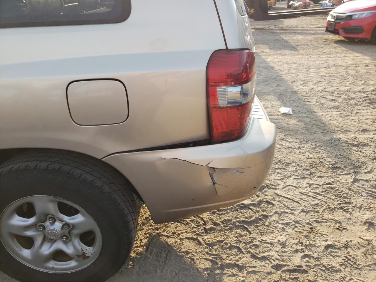 Photo 9 from auction – 2004 TOYOTA HIGHLANDER with VIN JTEGD21A940092779
