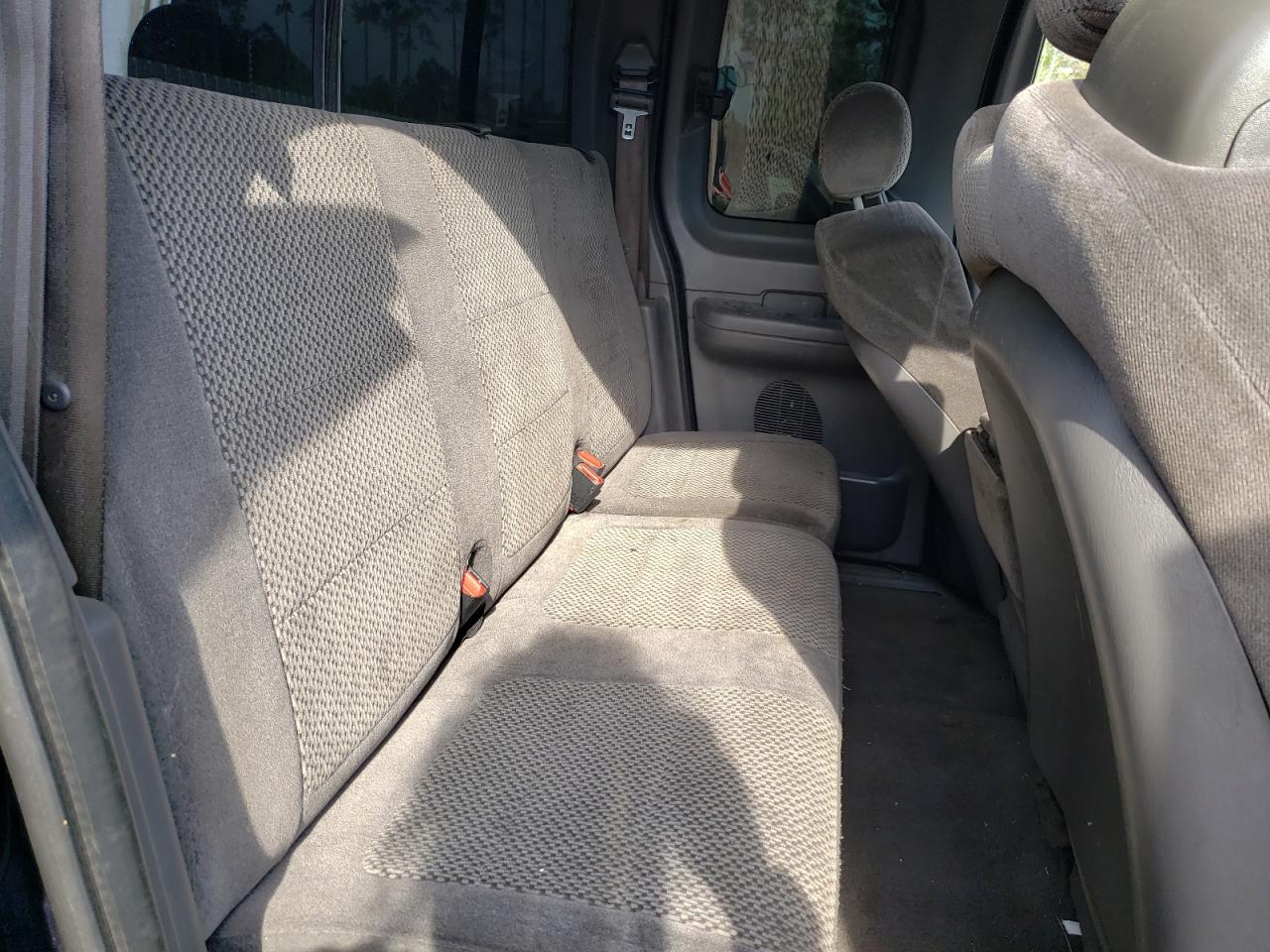 Photo 6 from auction – 2002 FORD F150 with VIN 1FTRX18L02NA79960