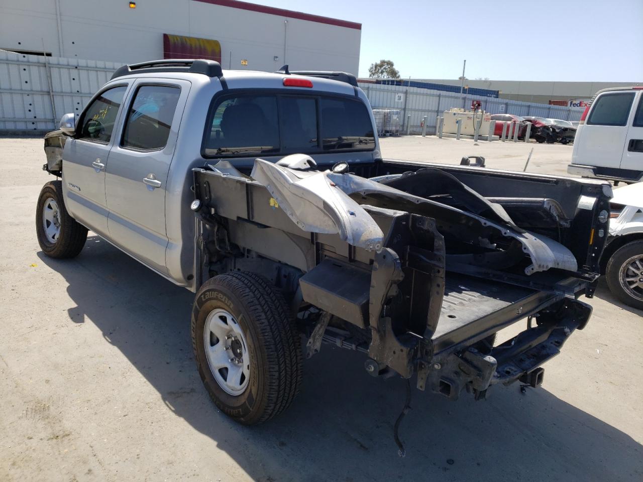 Photo 3 from auction – 2014 TOYOTA TACOMA DOU with VIN 5TFLU4EN3EX096055