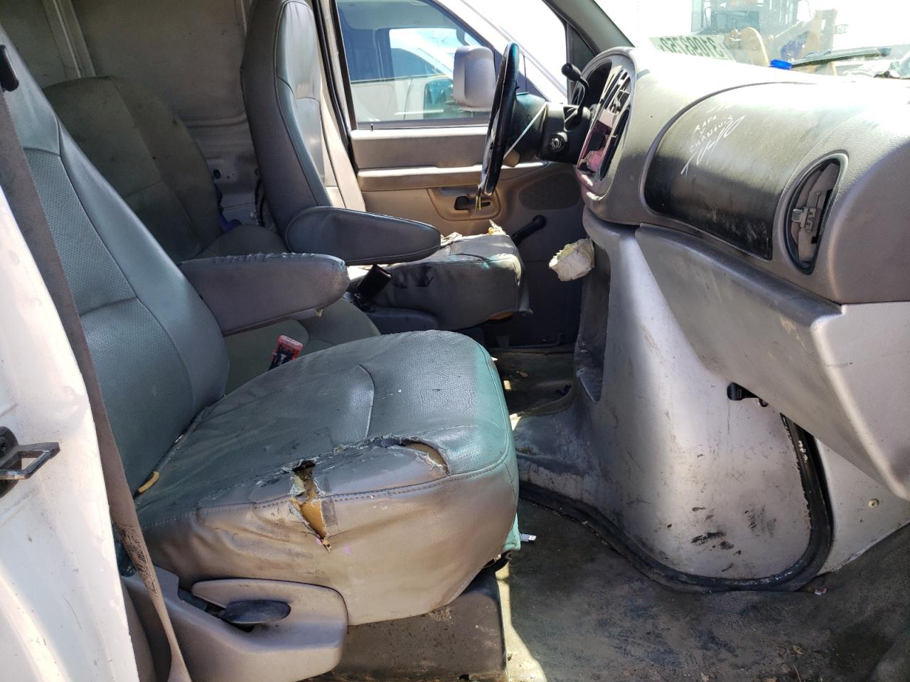 Photo 5 from auction – 2002 FORD ECONOLINE with VIN 1FTNE24L22HB49540