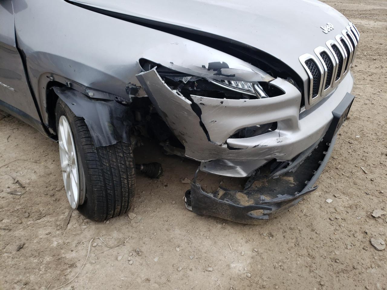 Photo 9 from auction – 2018 JEEP CHEROKEE L with VIN 1C4PJLCBXJD576795