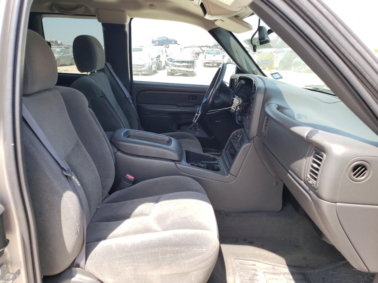 Photo 5 from auction – 2004 CHEVROLET SILVERADO with VIN 1GCEK19T34E269900
