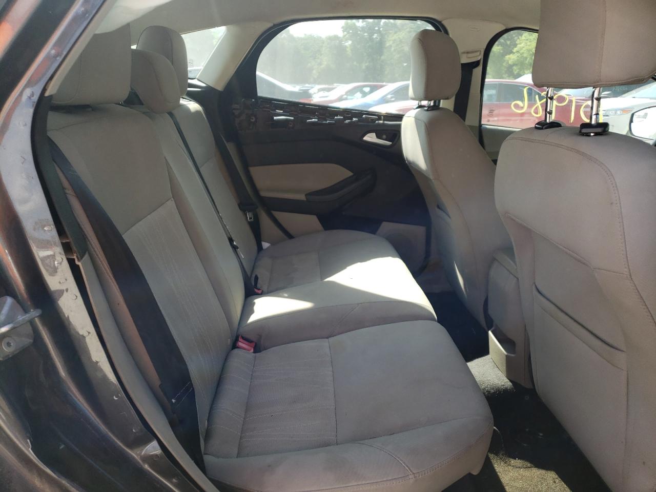 Photo 6 from auction – 2015 FORD FOCUS SE with VIN 1FADP3K20FL215601