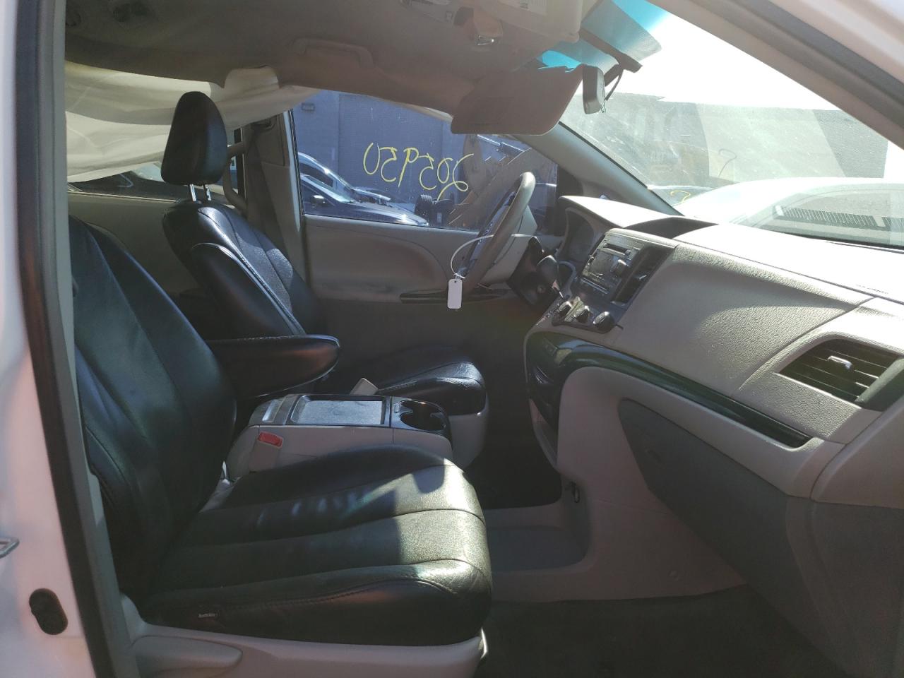 Photo 5 from auction – 2011 TOYOTA SIENNA LE with VIN 5TDKK3DC1BS165208