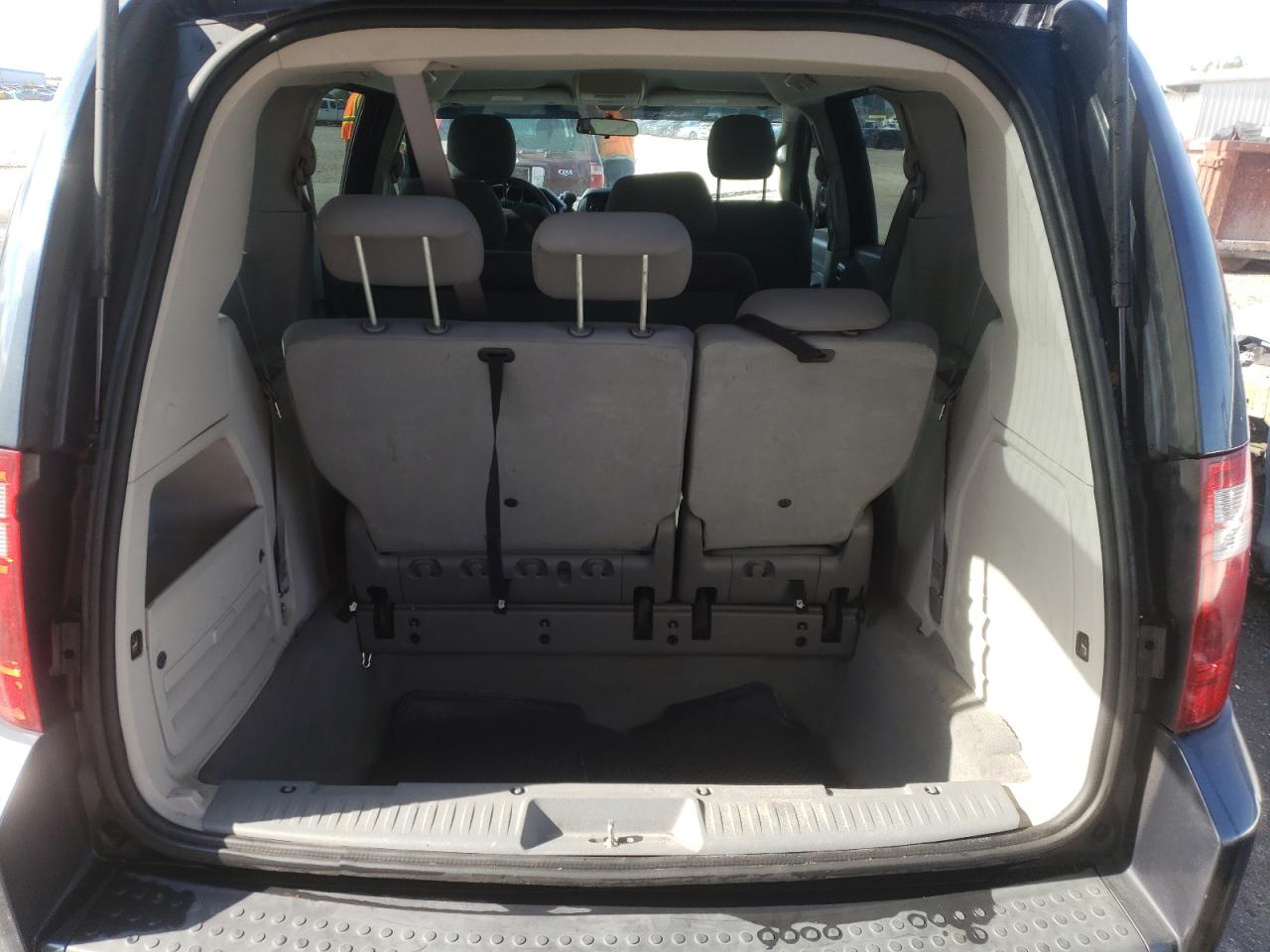 Photo 9 from auction – 2008 DODGE GRAND CARA with VIN 2D8HN44H78R118769