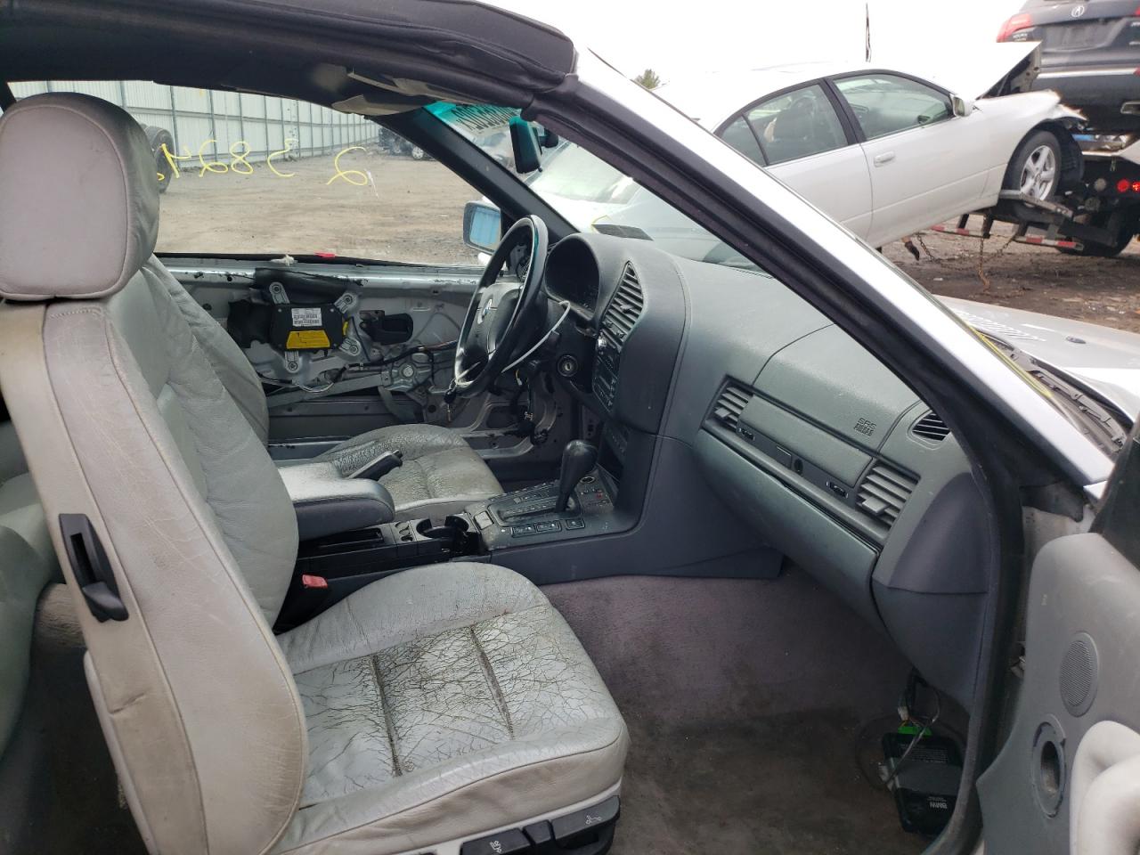 Photo 5 from auction – 1999 BMW 323 IC AUT with VIN WBABJ8334XEM25600