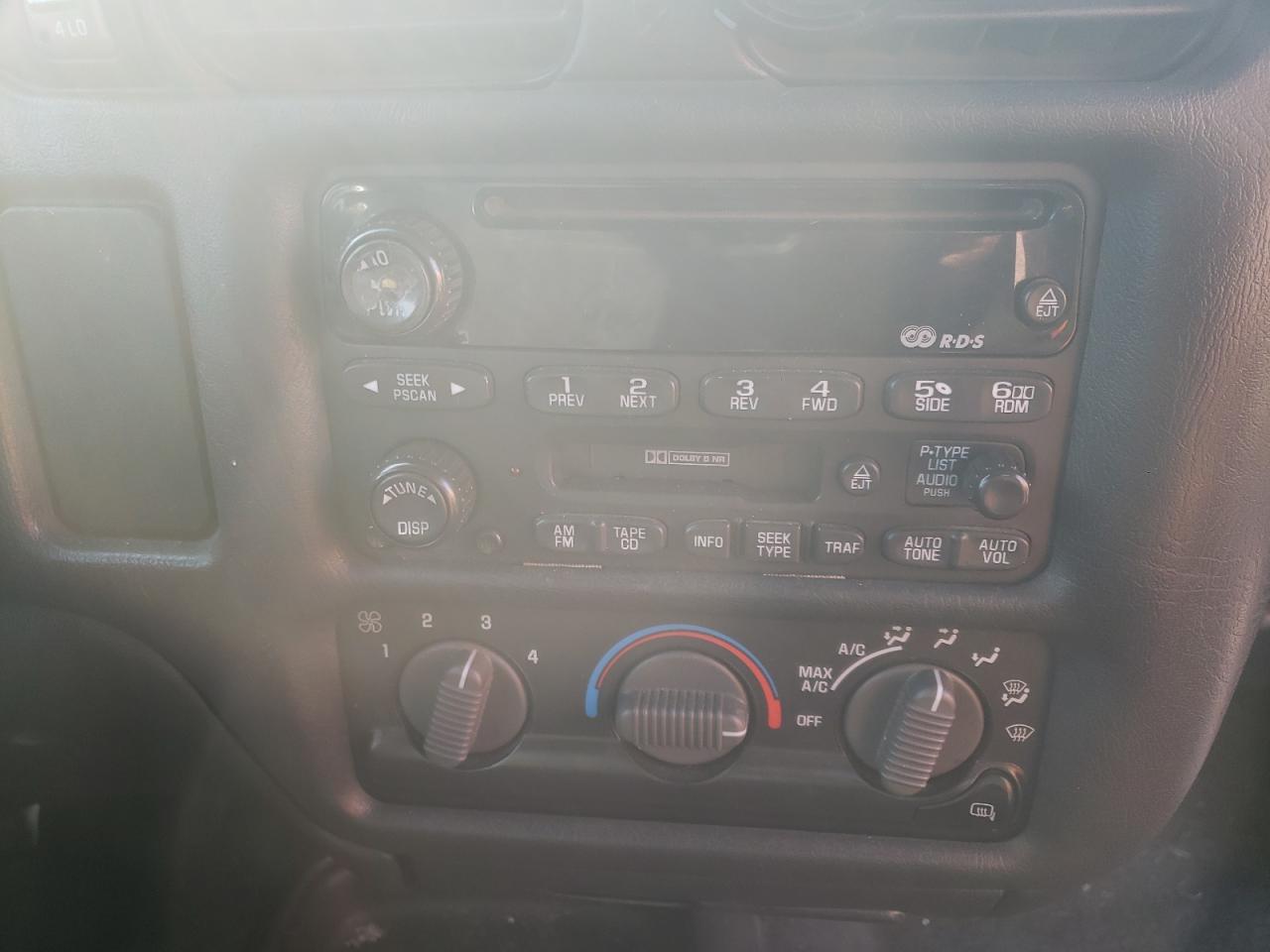 Photo 9 from auction – 2002 GMC SONOMA with VIN 1GTDT13W12K239000