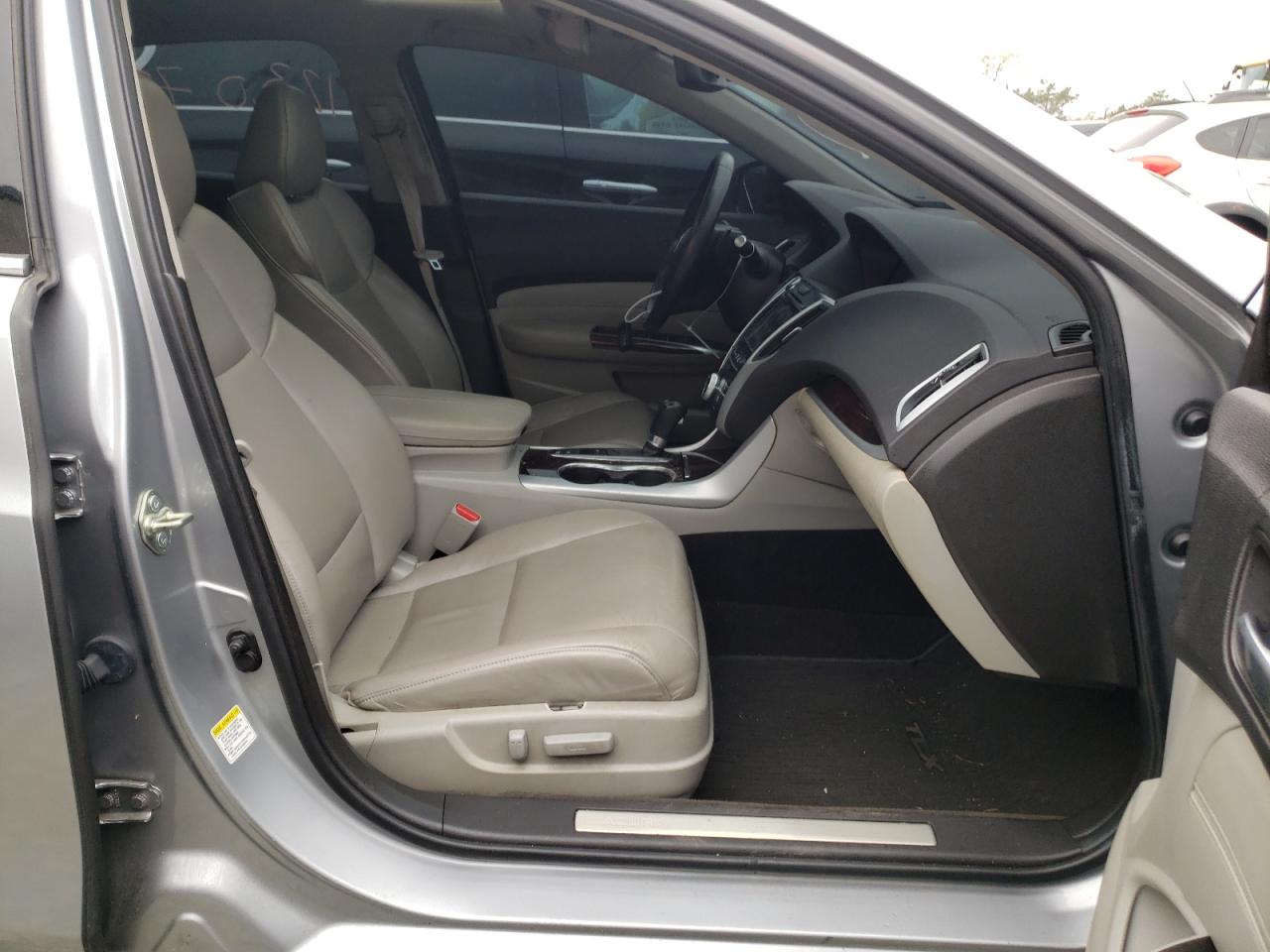 Photo 5 from auction – 2017 ACURA TLX TECH with VIN 19UUB1F5XHA000504