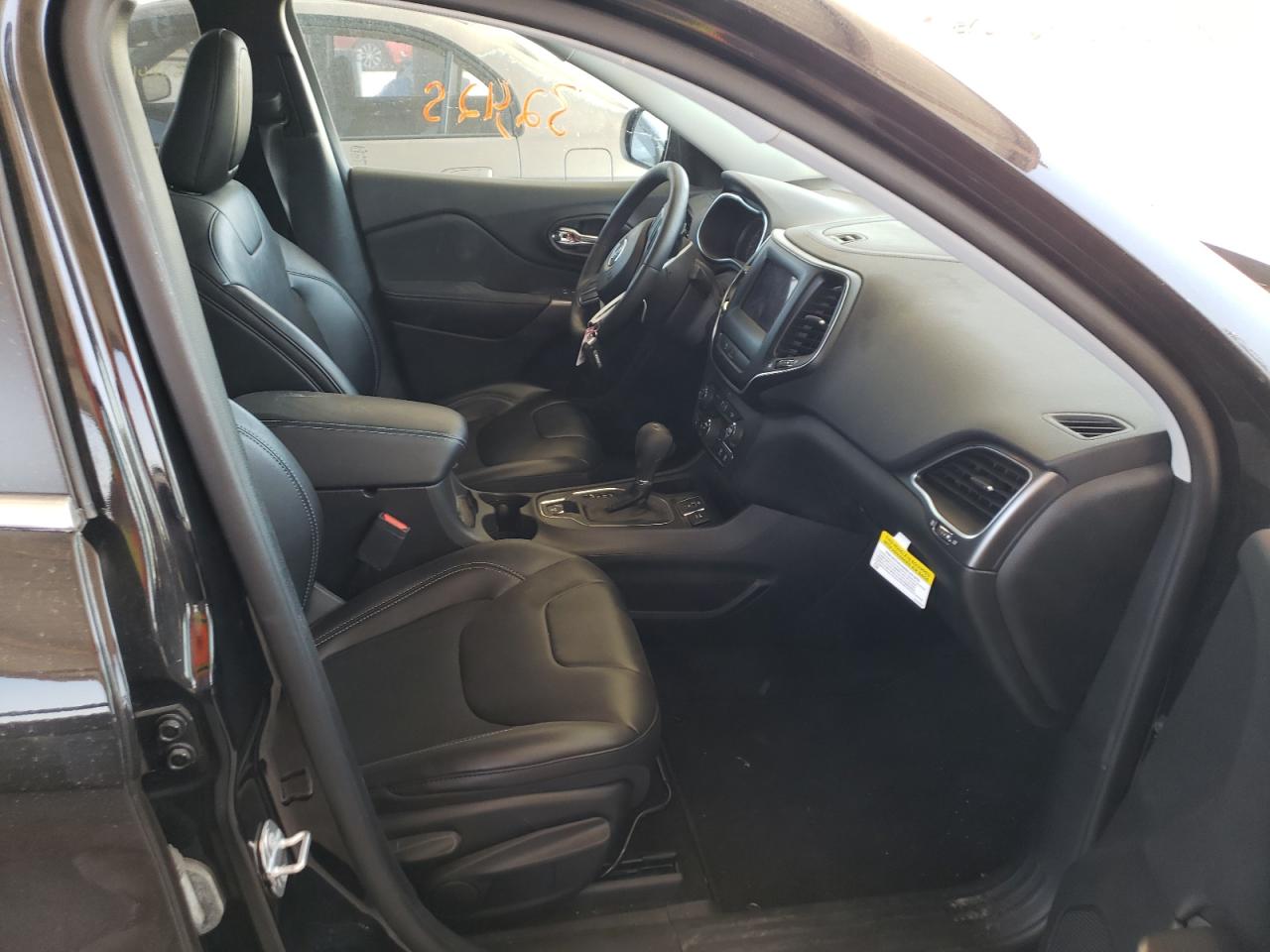 Photo 5 from auction – 2019 JEEP CHEROKEE L with VIN 1C4PJLLB9KD242274