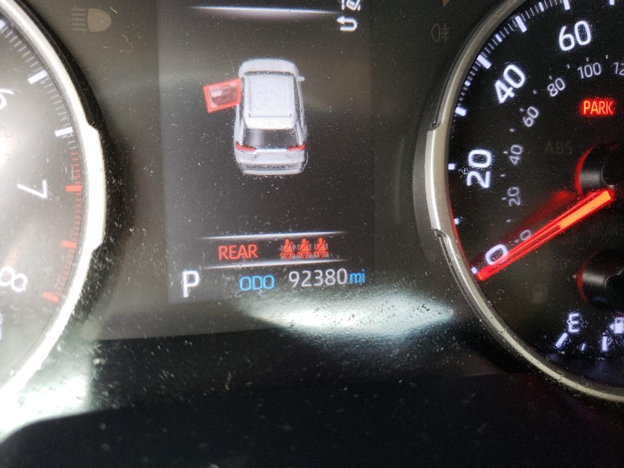 Photo 8 from auction – 2019 TOYOTA RAV4 XLE with VIN JTMW1RFV8KD022435