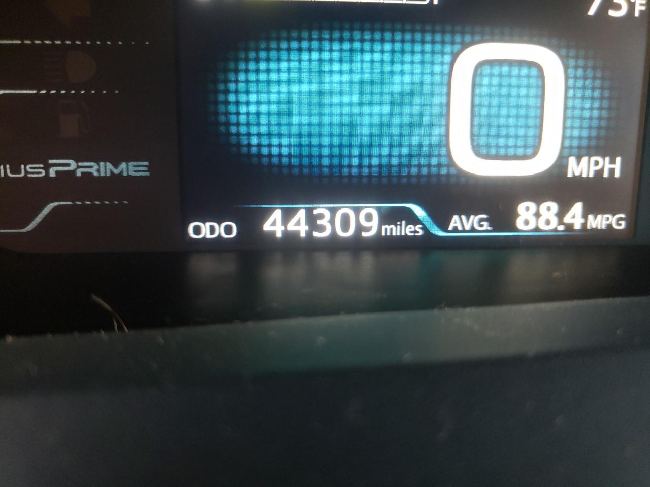 Photo 8 from auction – 2017 TOYOTA PRIUS PRIM with VIN JTDKARFP2H3053176