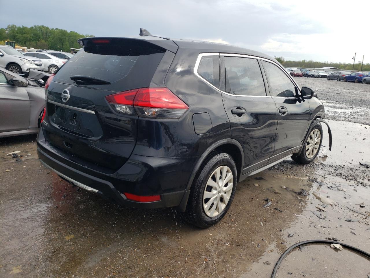 Photo 4 from auction – 2017 NISSAN ROGUE S with VIN JN8AT2MT0HW388582