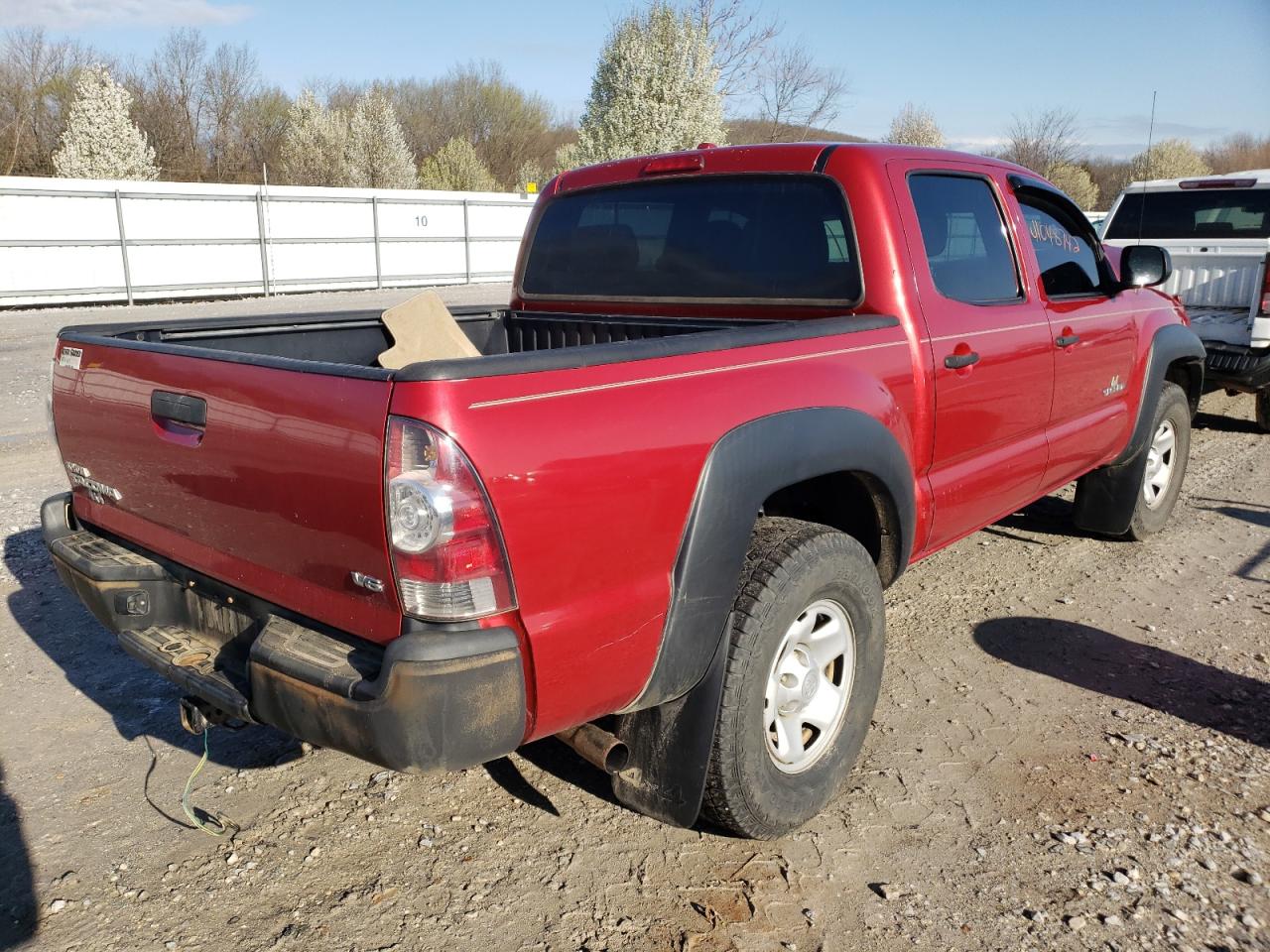 Photo 4 from auction – 2010 TOYOTA TACOMA DOU with VIN 3TMLU4EN2AM043587