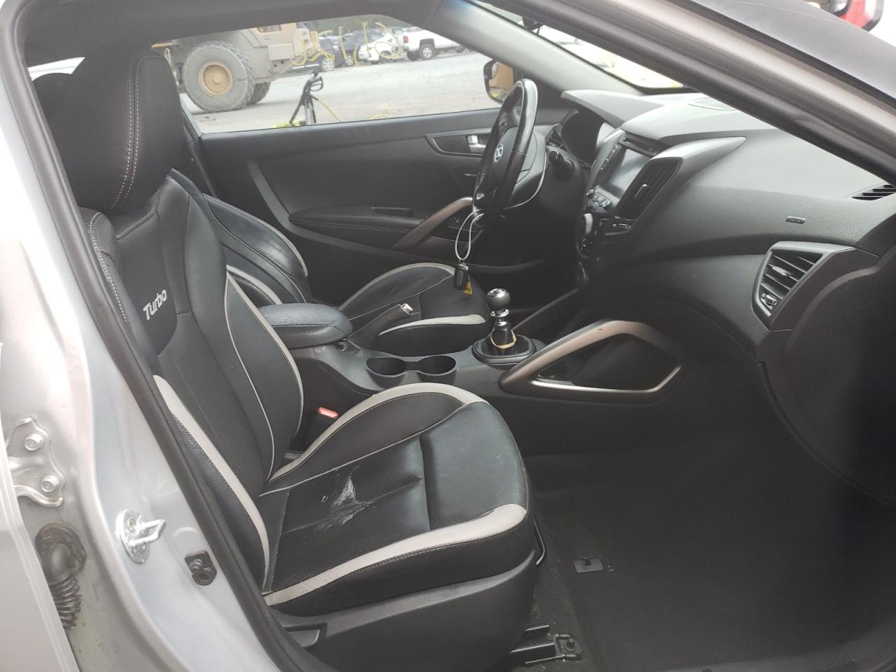Photo 5 from auction – 2015 HYUNDAI VELOSTER T with VIN KMHTC6AE1FU224201