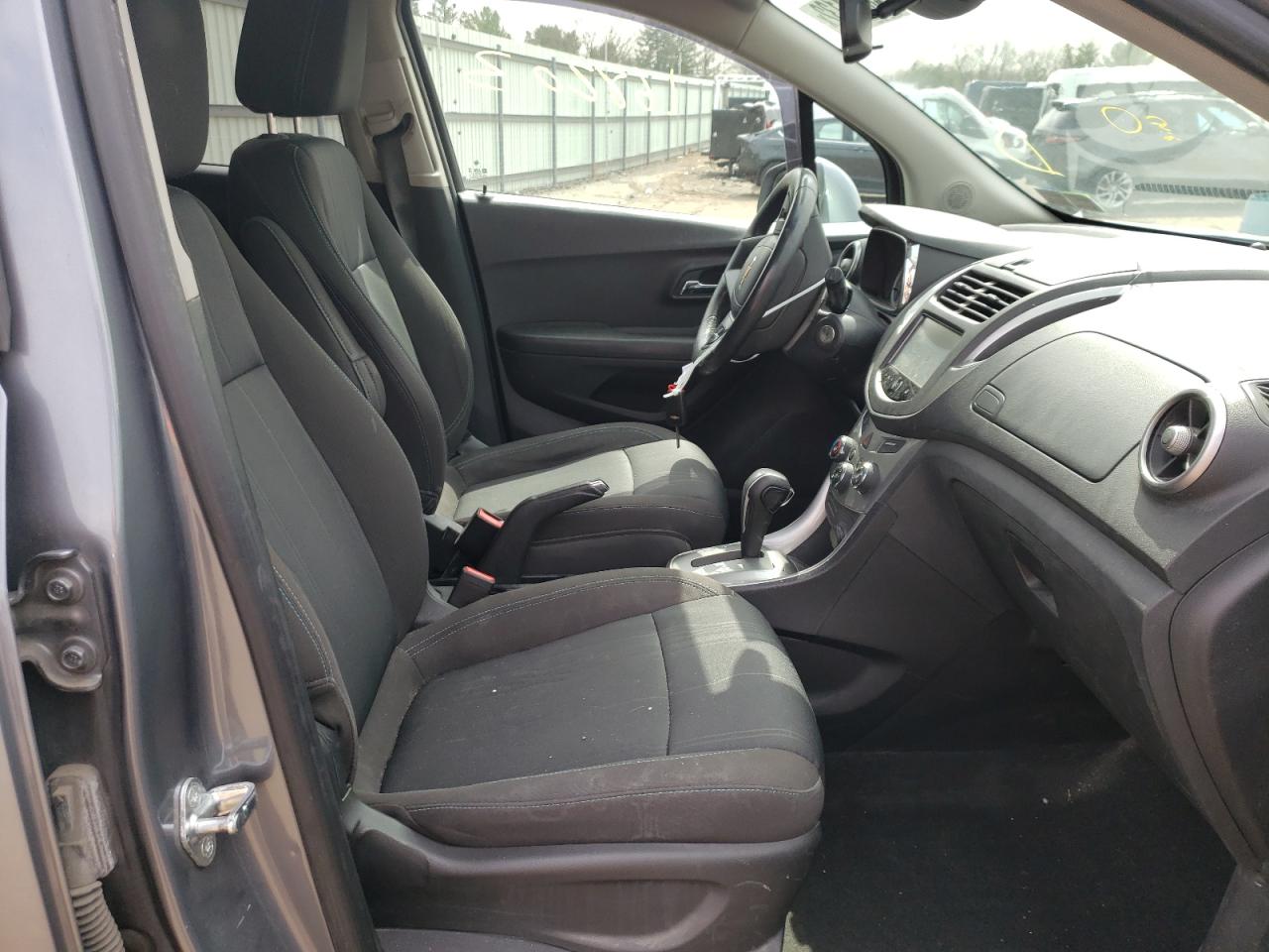 Photo 5 from auction – 2015 CHEVROLET TRAX 1LT with VIN KL7CJLSB1FB111984