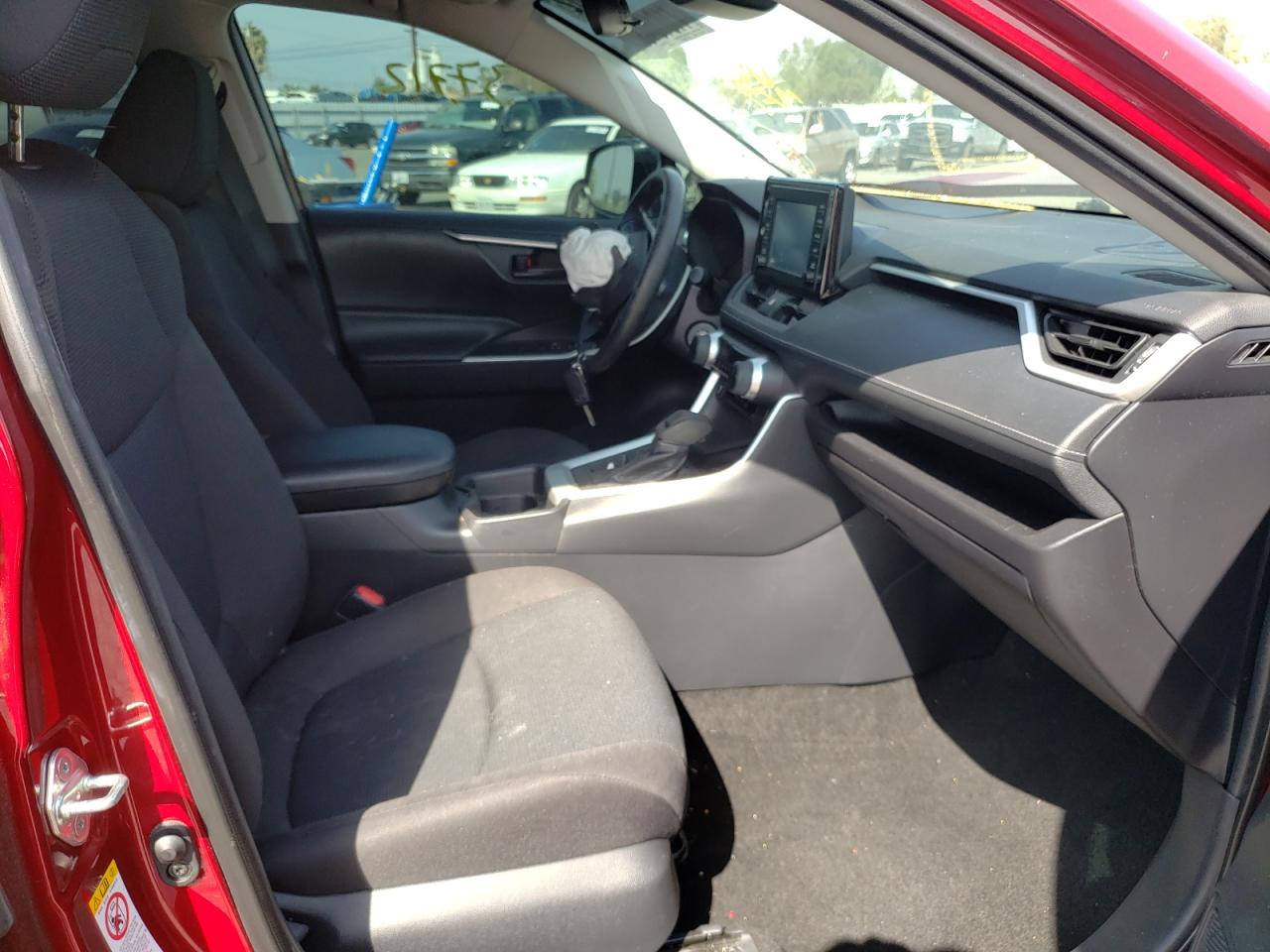 Photo 5 from auction – 2019 TOYOTA RAV4 LE with VIN 2T3H1RFV3KW007790