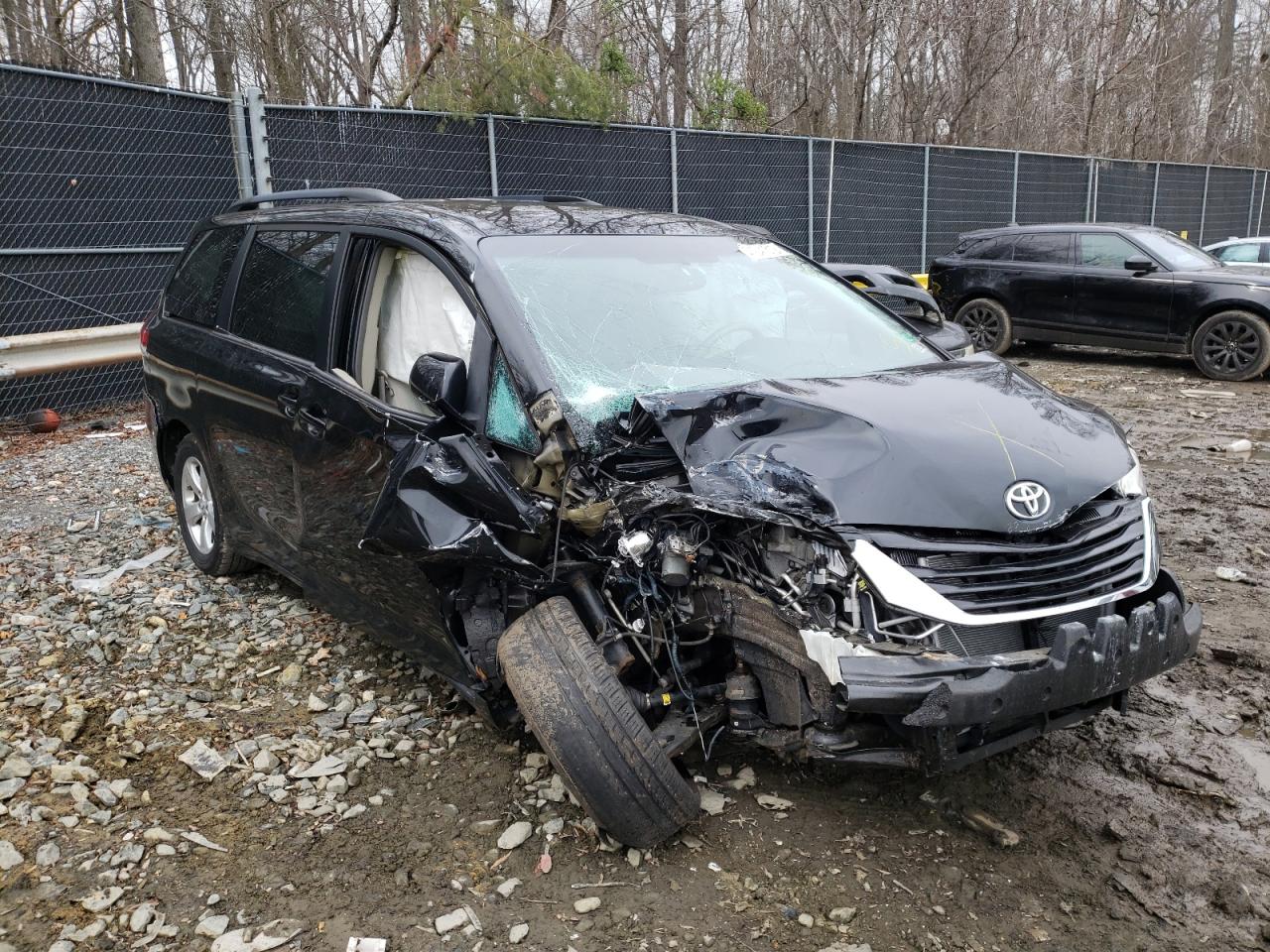 Photo 9 from auction – 2013 TOYOTA SIENNA LE with VIN 5TDKK3DC5DS366290