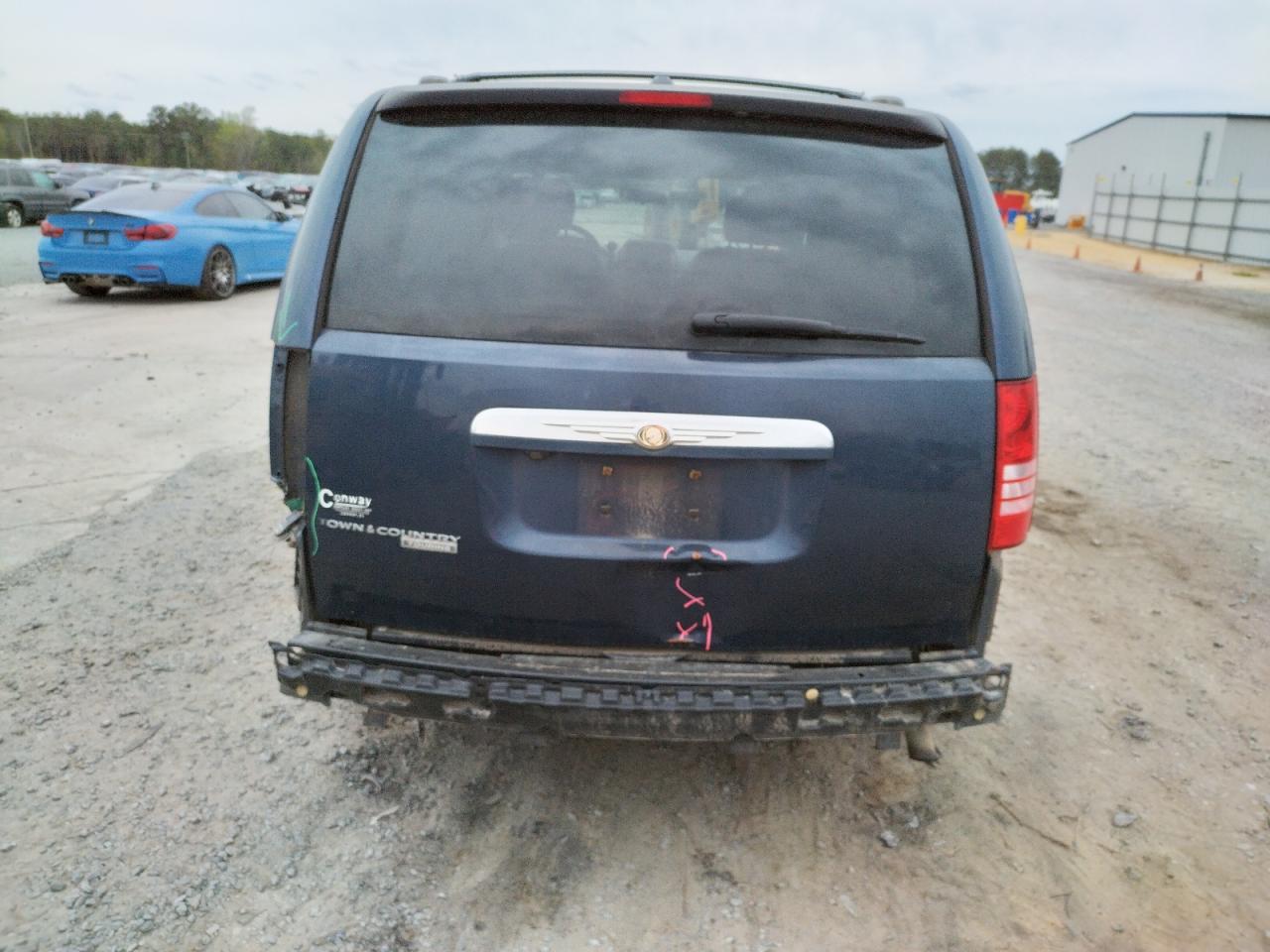 Photo 9 from auction – 2008 CHRYSLER TOWN & COU with VIN 2A8HR54PX8R637310