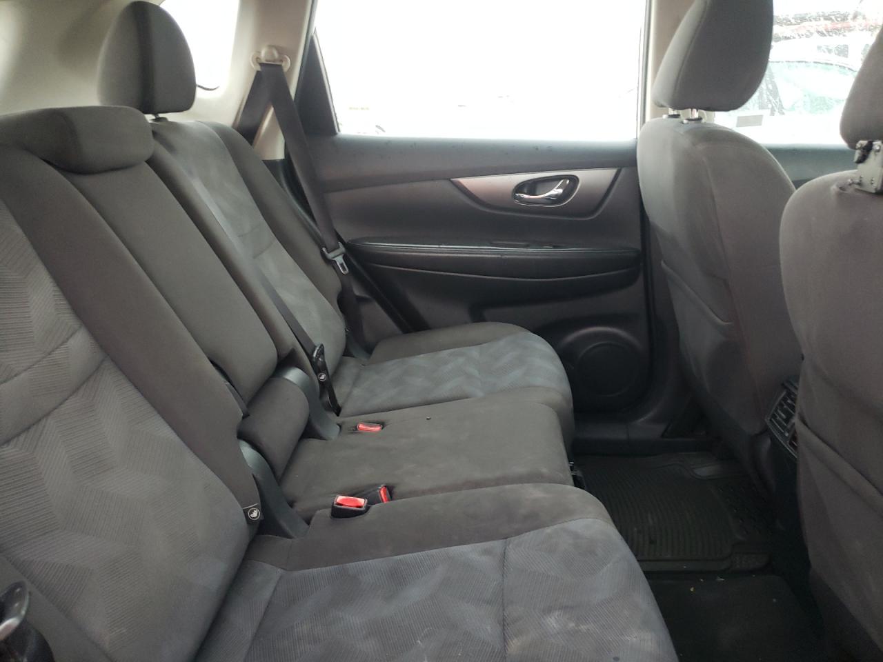 Photo 6 from auction – 2016 NISSAN ROGUE S with VIN KNMAT2MV1GP645805