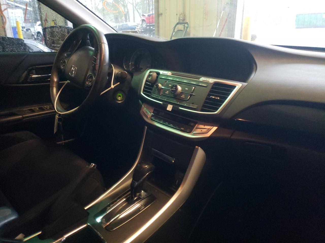 Photo 9 from auction – 2015 HONDA ACCORD SPO with VIN 1HGCR2F53FA010527