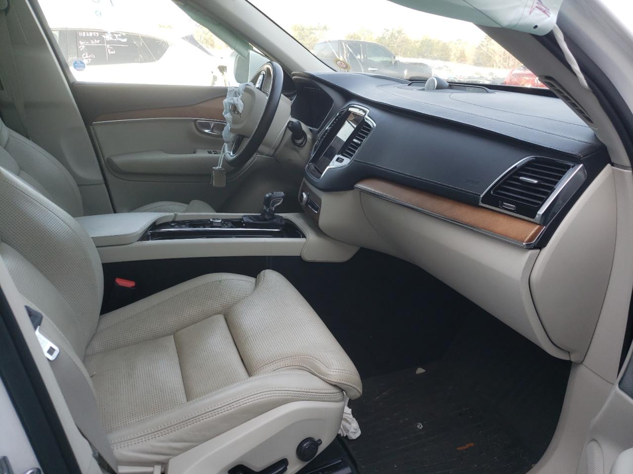 Photo 5 from auction – 2017 VOLVO XC90 T6 with VIN YV4A22PL6H1182364