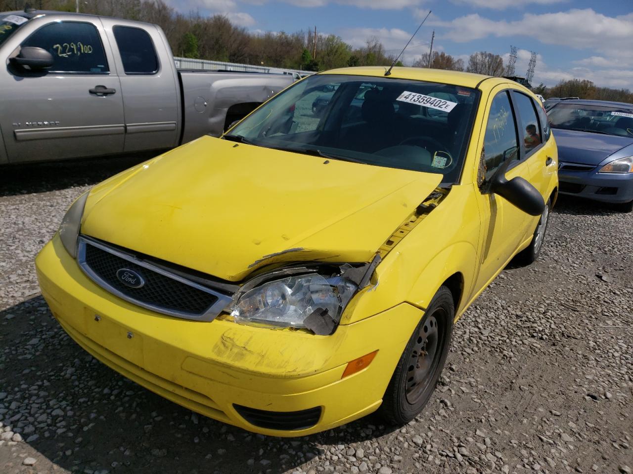 Photo 2 from auction – 2005 FORD FOCUS ZX5 with VIN 3FAFP37N65R127163