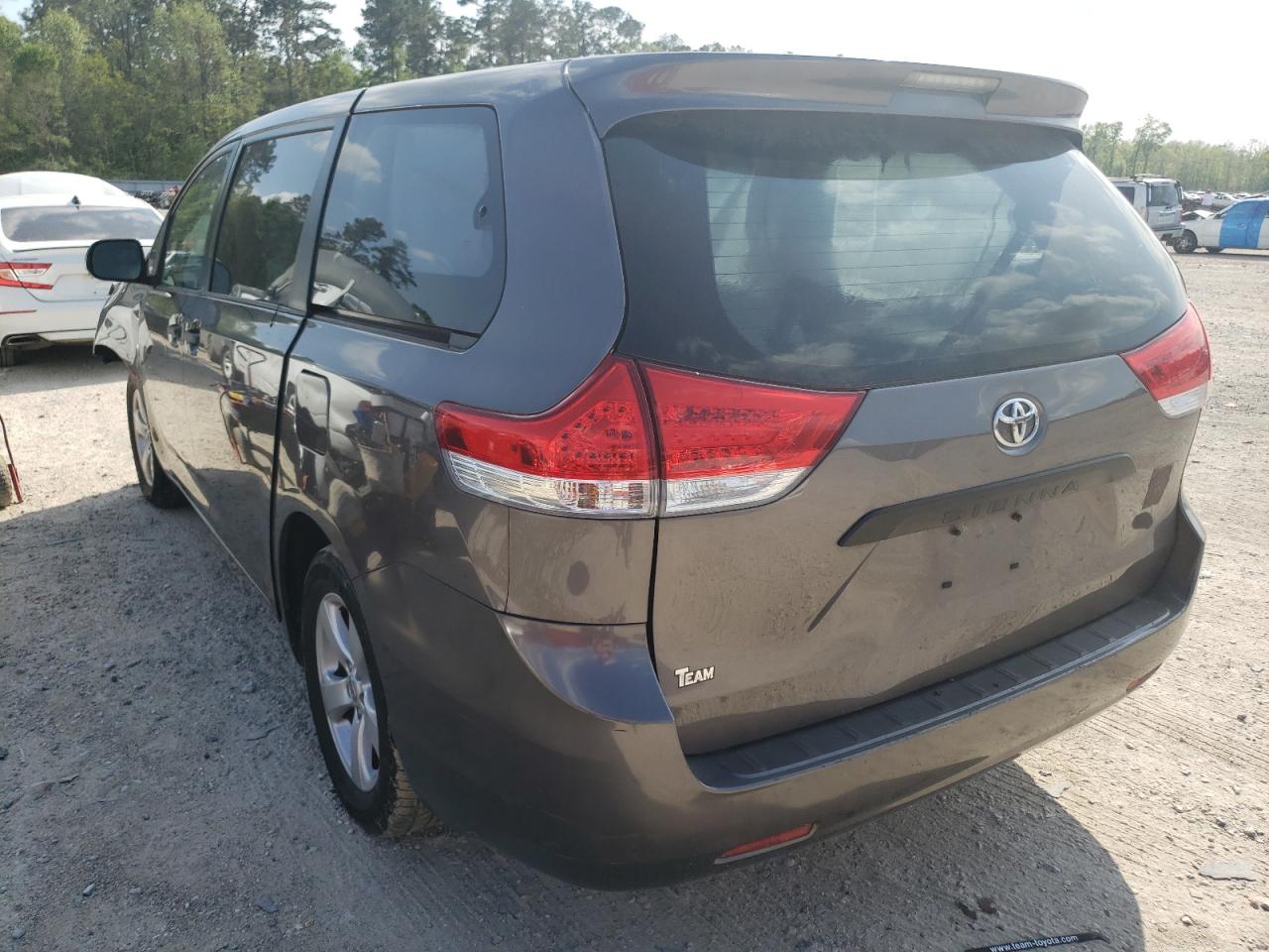 Photo 3 from auction – 2011 TOYOTA SIENNA BAS with VIN 5TDKA3DCXBS004519