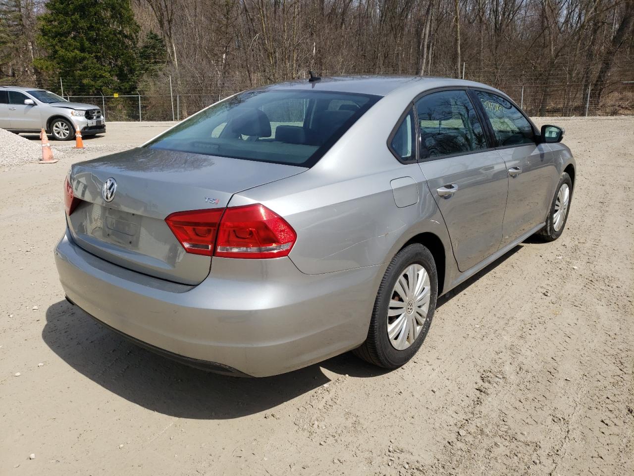 Photo 4 from auction – 2014 VOLKSWAGEN PASSAT S with VIN 1VWAT7A39EC095240