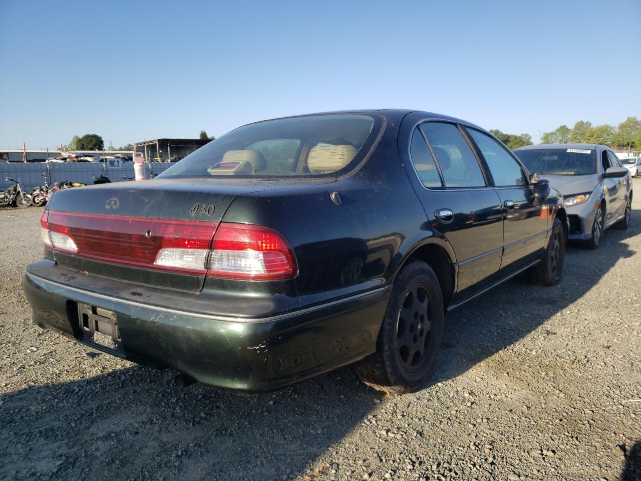 Photo 4 from auction – 1998 INFINITI I30 with VIN JNKCA21A7WT632724