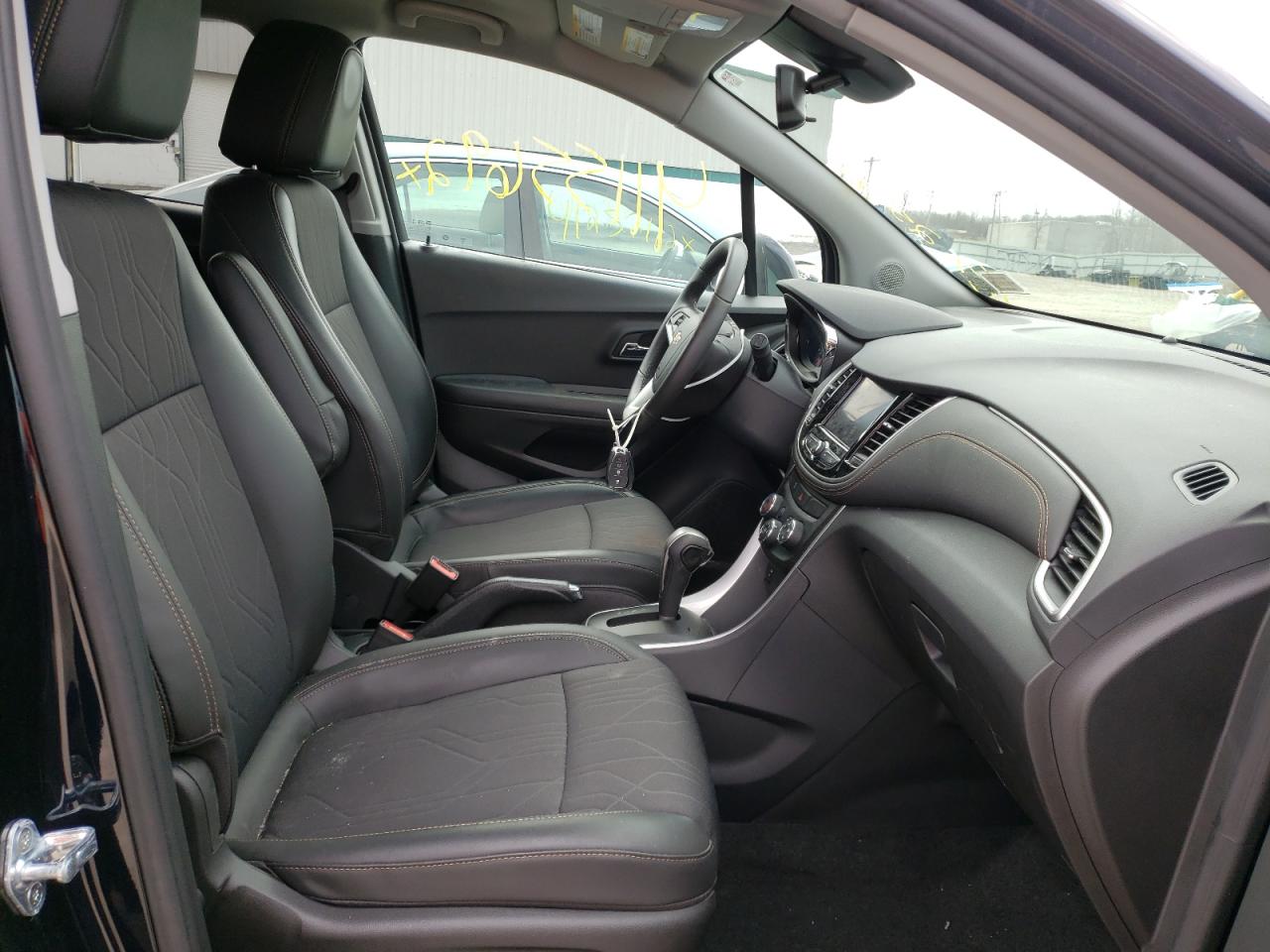 Photo 5 from auction – 2021 CHEVROLET TRAX 1LT with VIN KL7CJPSB7MB320201