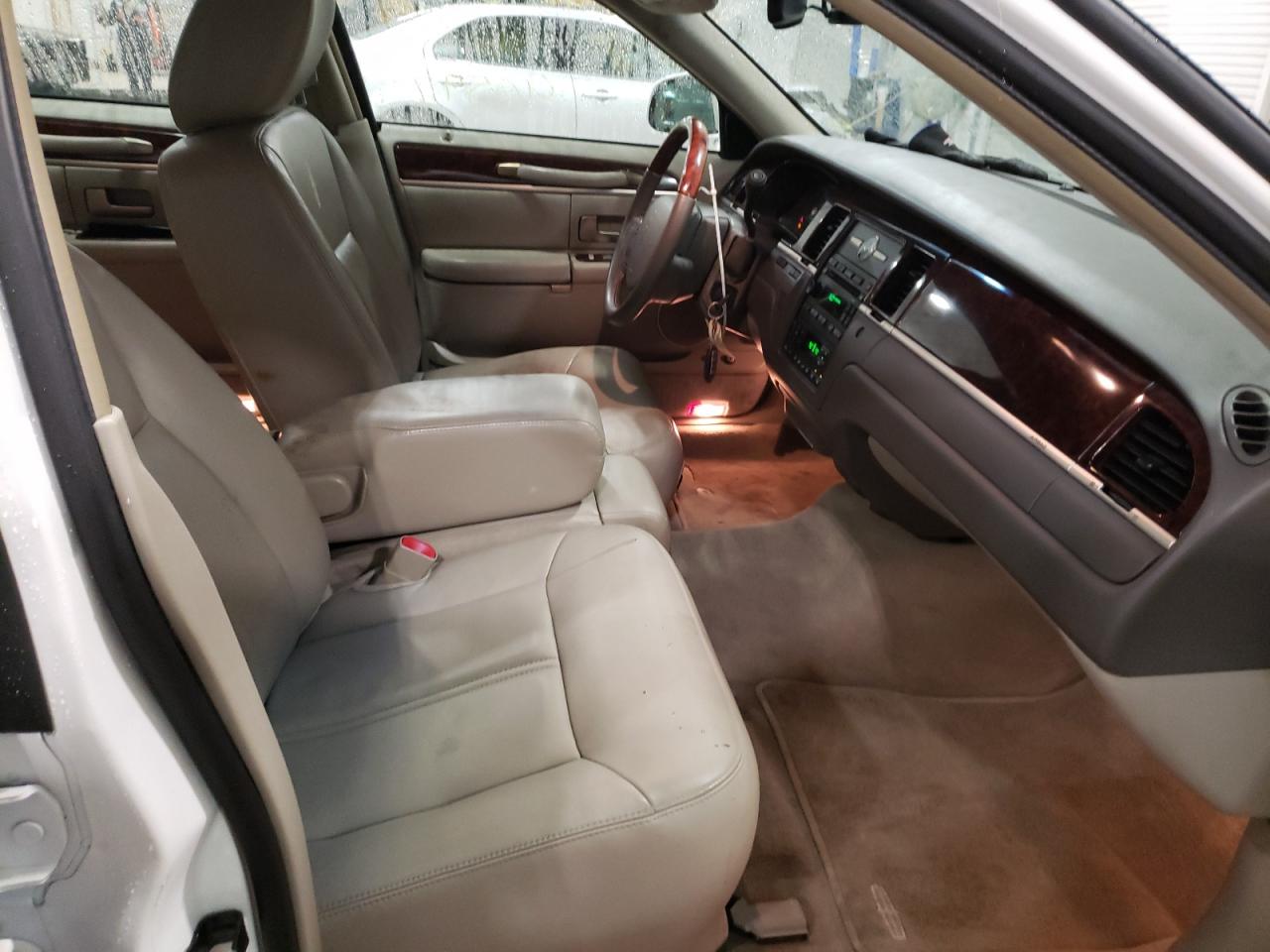 Photo 5 from auction – 2011 LINCOLN TOWN CAR S with VIN 2LNBL8CV8BX751076