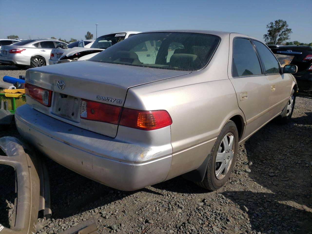 Photo 4 from auction – 2000 TOYOTA CAMRY CE with VIN 4T1BG22K7YU739655