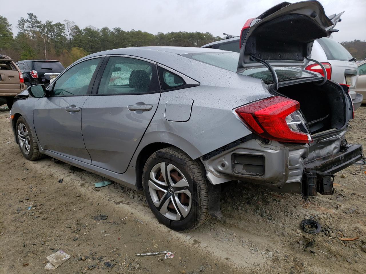 Photo 3 from auction – 2017 HONDA CIVIC LX with VIN 19XFC2F58HE208954