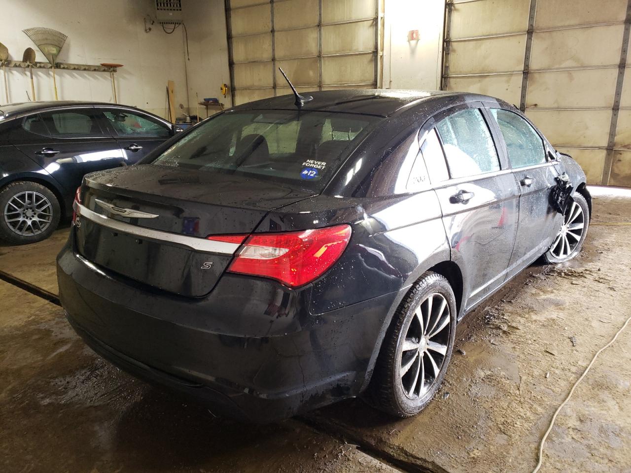 Photo 4 from auction – 2014 CHRYSLER 200 TOURIN with VIN 1C3CCBBG0EN128599