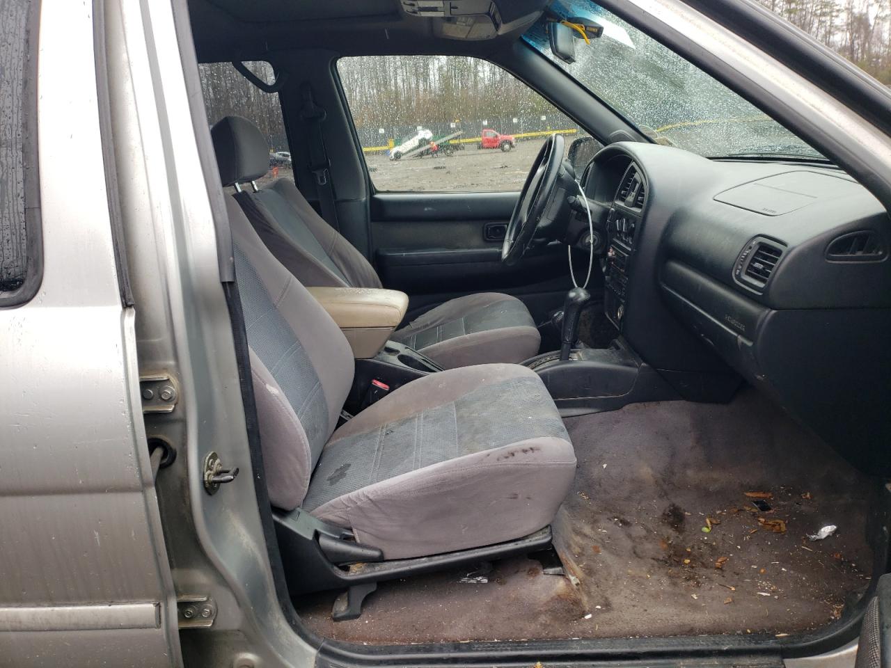 Photo 5 from auction – 2001 NISSAN PATHFINDER with VIN JN8DR09Y11W610928