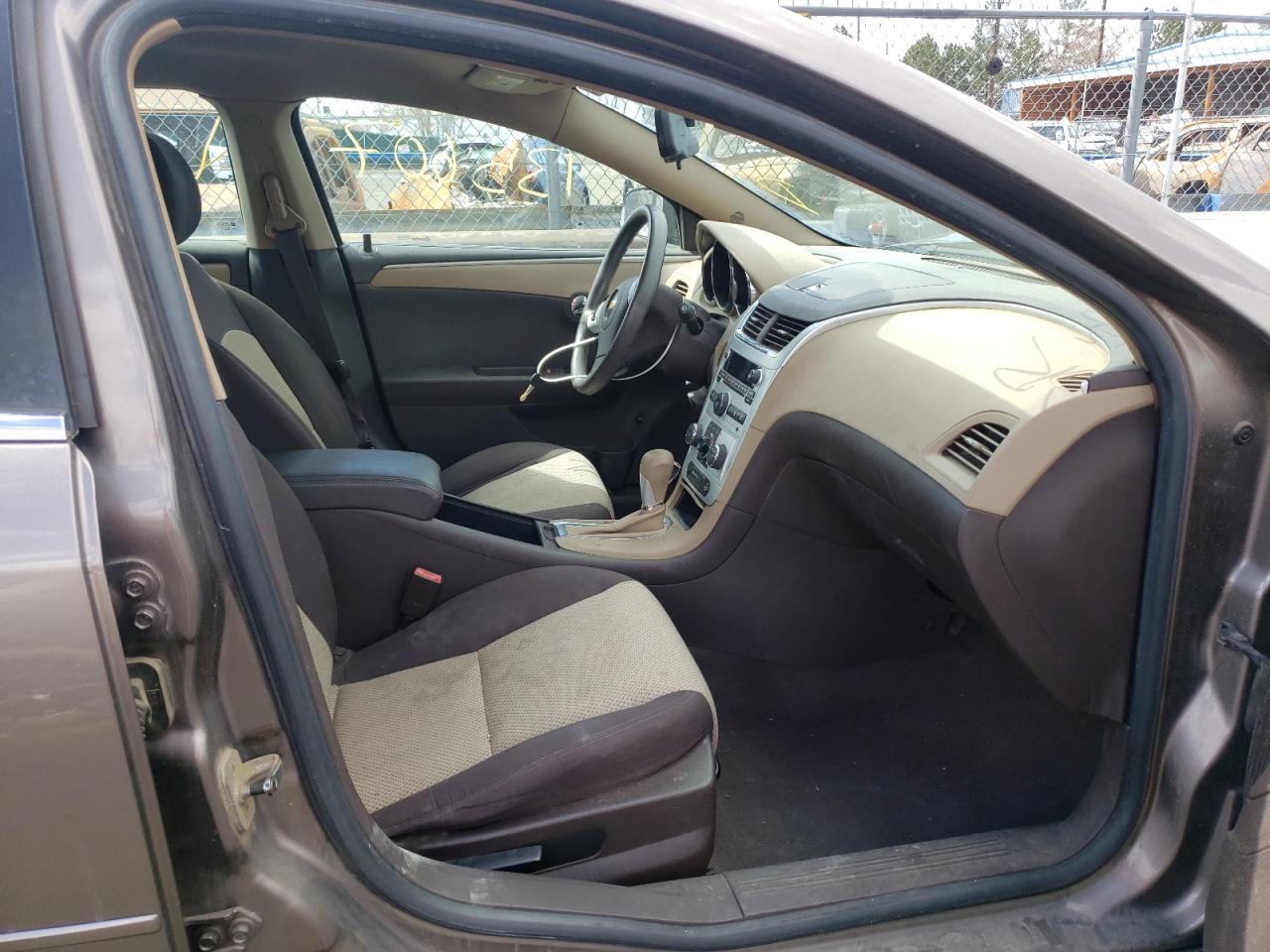 Photo 5 from auction – 2011 CHEVROLET MALIBU LS with VIN 1G1ZB5E16BF238640