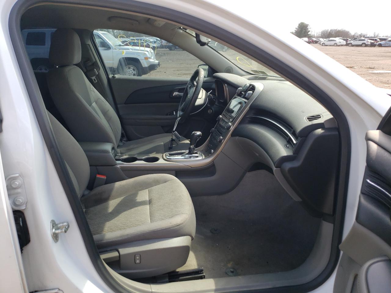 Photo 5 from auction – 2013 CHEVROLET MALIBU LS with VIN 1G11B5SA4DF212820