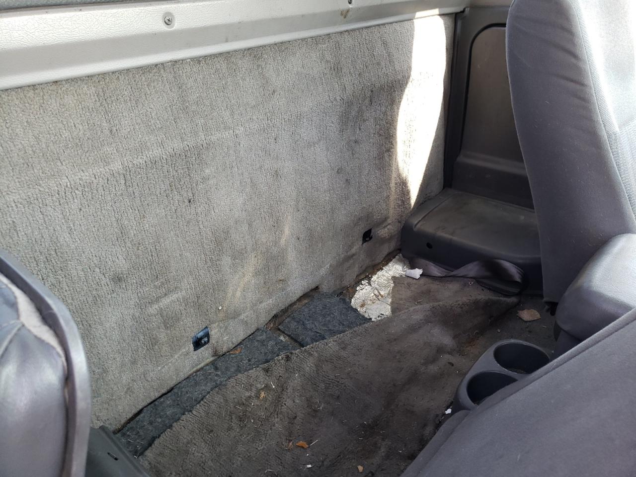 Photo 6 from auction – 2000 NISSAN FRONTIER K with VIN 1N6ED26T5YC347192