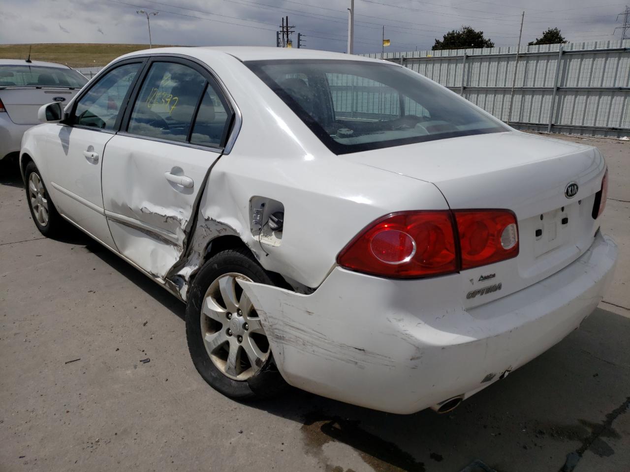 Photo 3 from auction – 2006 KIA OPTIMA LX with VIN KNAGE124465035557