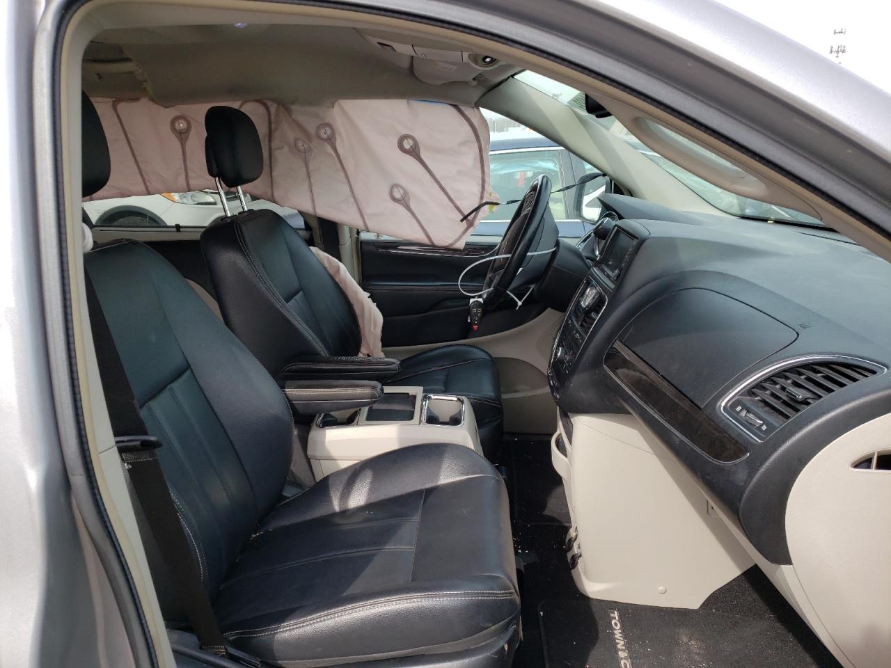 Photo 5 from auction – 2014 CHRYSLER TOWN & COU with VIN 2C4RC1BG3ER195345