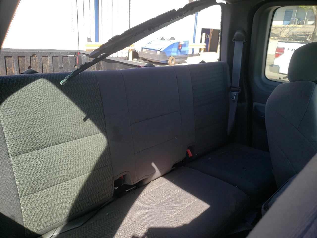 Photo 6 from auction – 2003 FORD F150 with VIN 2FTRX18W23CA99404