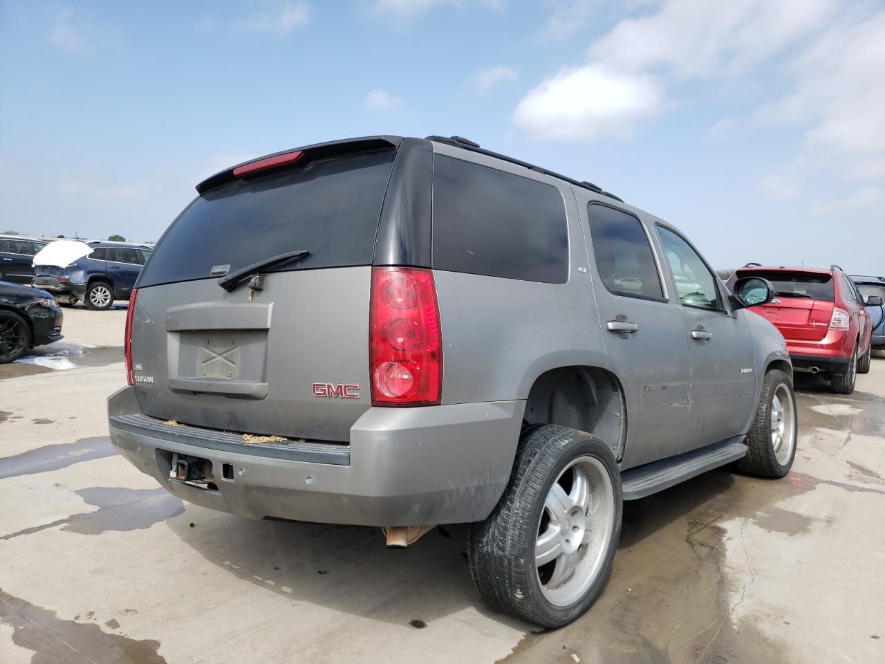 Photo 4 from auction – 2007 GMC YUKON with VIN 1GKFC13087R221617