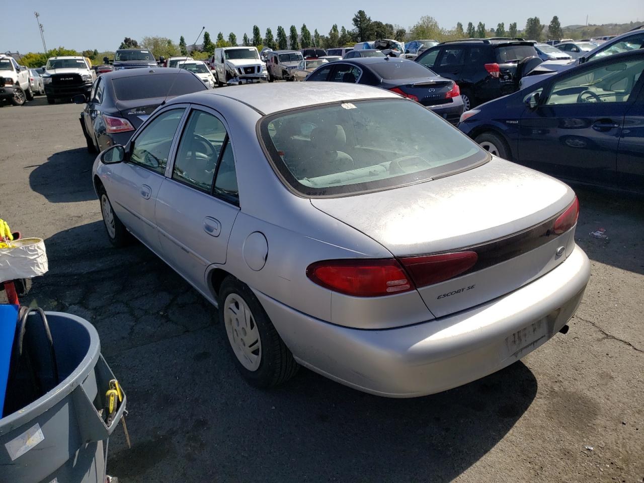 Photo 3 from auction – 2001 FORD ESCORT with VIN 3FAFP13P01R169236