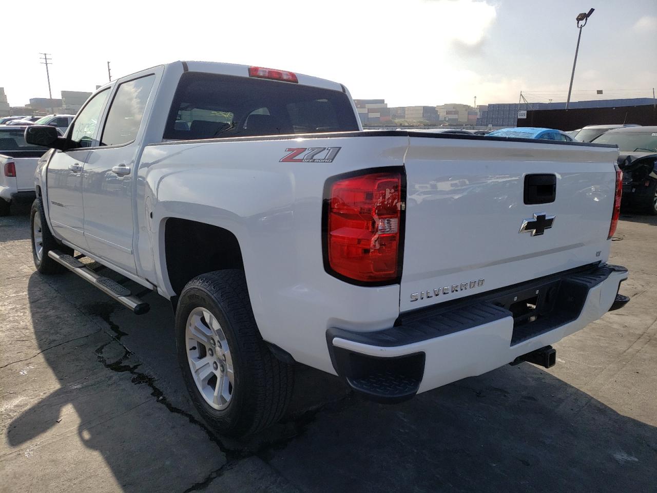 Photo 3 from auction – 2018 CHEVROLET SILVERADO with VIN 3GCUKREC8JG433730