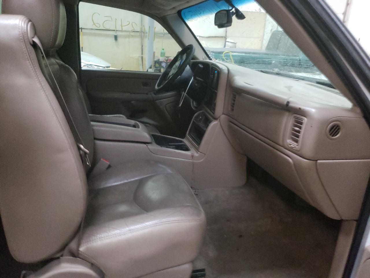 Photo 5 from auction – 2004 CHEVROLET SILVERADO with VIN 2GCEK19T741380418